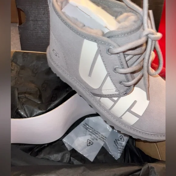 UGG - Picture 2 of 7